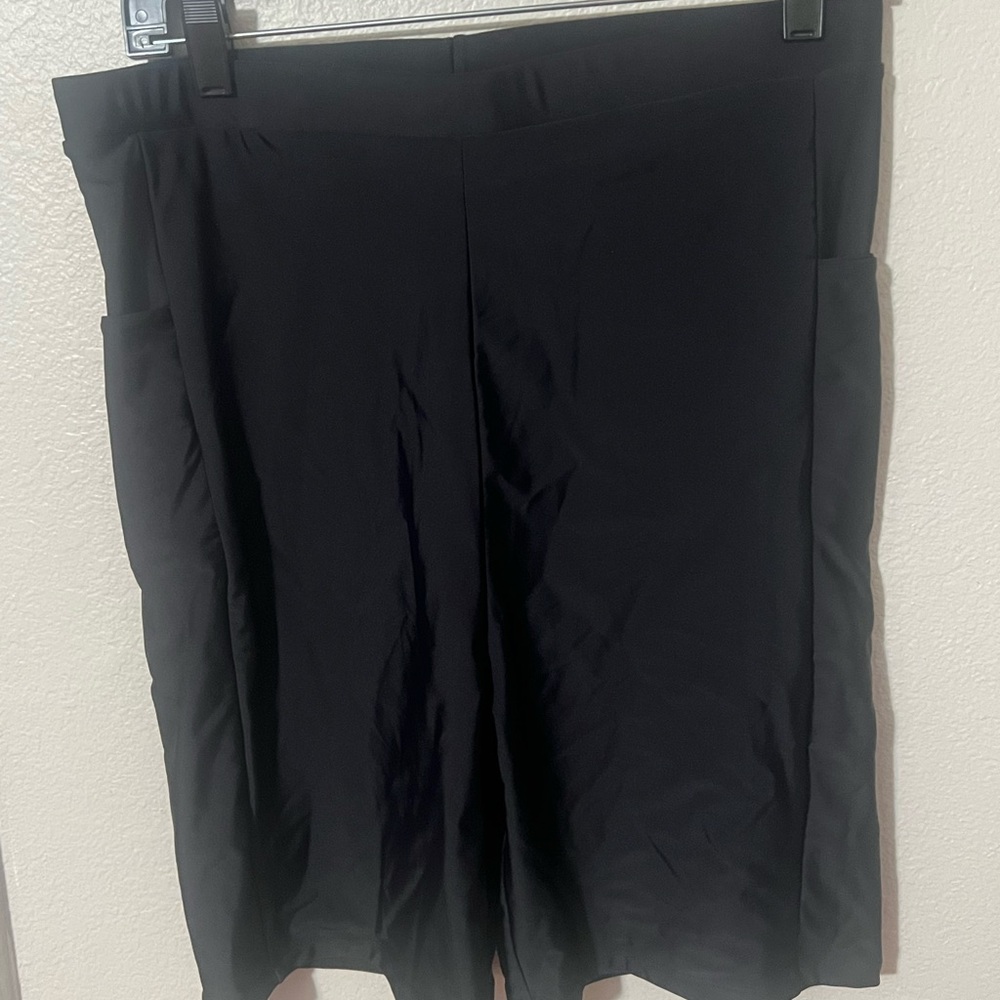 BloomChic Black Bermuda Shorts Classic Design